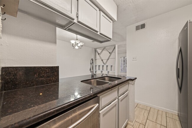 Building Photo - 3100 Jeanetta St