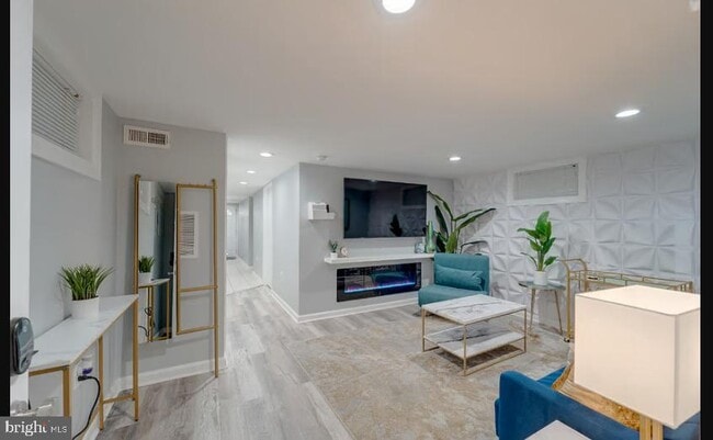 Primary Photo - 325 57th St NE