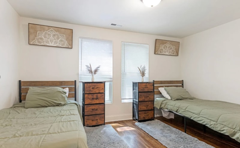 Building Photo - 1102 Ln St