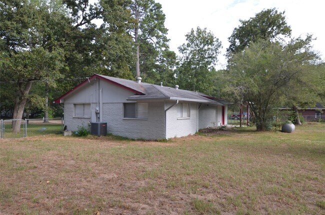 Building Photo - 9902 Trailway Dr