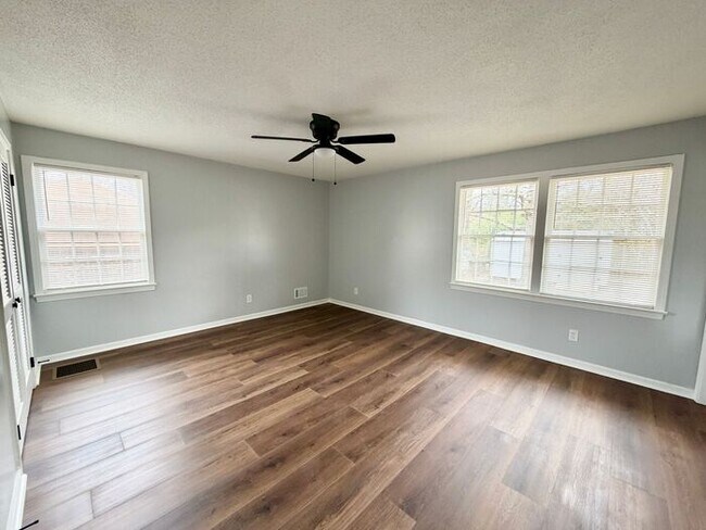 Building Photo - Irmo-Offering Self Guided Tour with RENTLY!