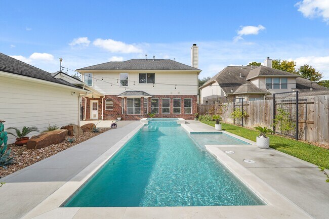 Building Photo - 18910 Rustling Ridge Dr