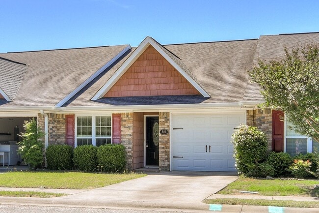 Building Photo - 2 Bed 2 Bath Townhouse Minutes from Ft Gordon
