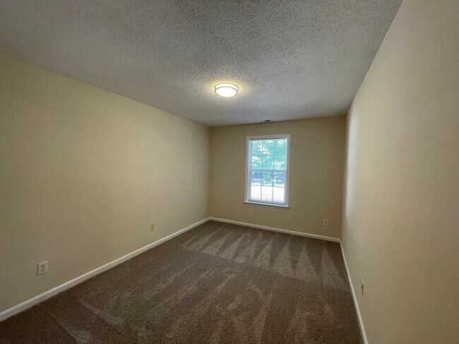 Building Photo - 113 Gingerlilly Ct