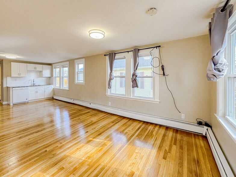 Building Photo - 19 Town Hill St