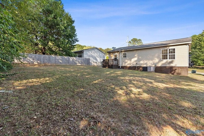 Building Photo - Coming soon!!! "Delightful 3-Bed Retreat in Huntsville with Spacious Living - 1101 Sq Ft!"