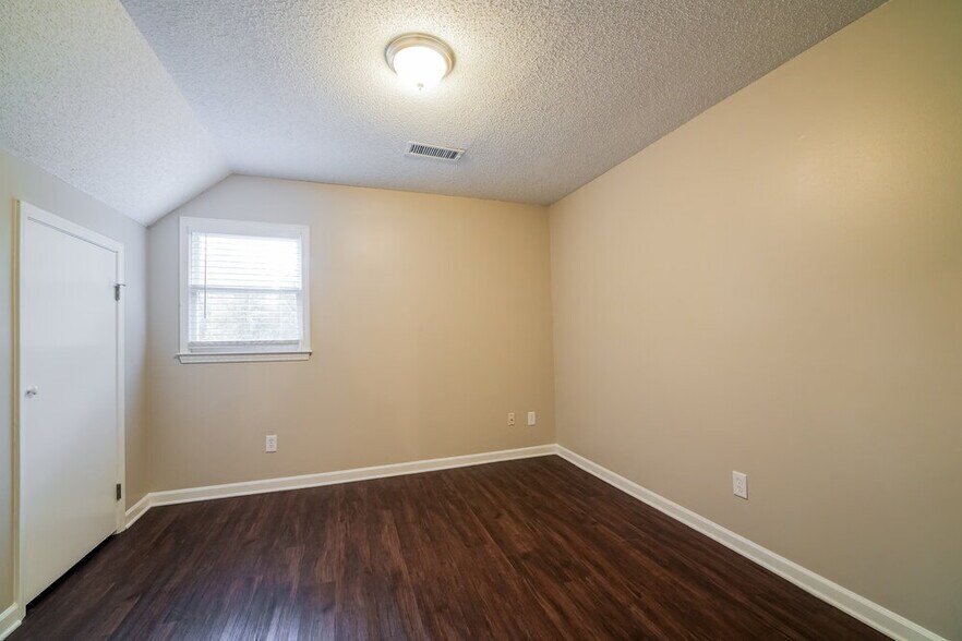 Building Photo - 3539 Pine Grove Dr