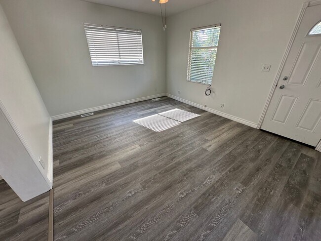 Building Photo - Cozy Price Rental