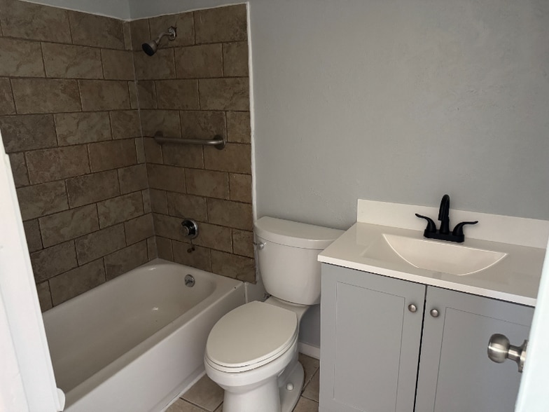 Building Photo - 8300 View Ridge Dr