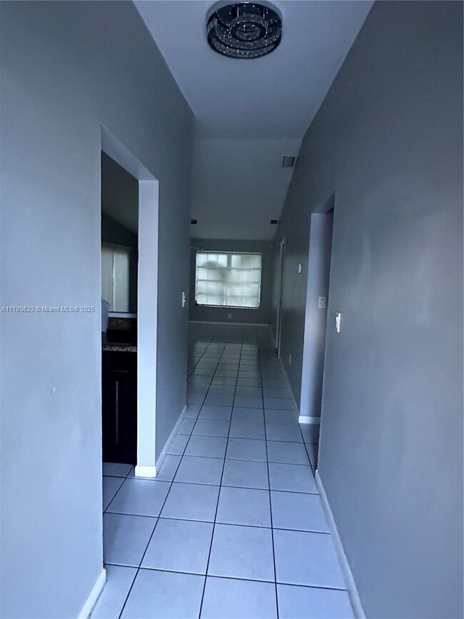 Building Photo - 9300 E Elm Ln