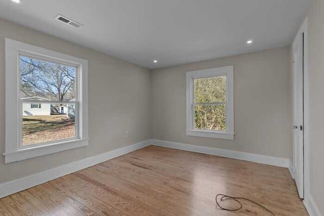 Building Photo - 610 Wondertown Dr