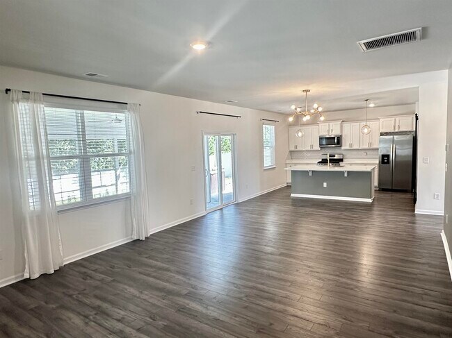 Building Photo - 340 Emery Oak Dr
