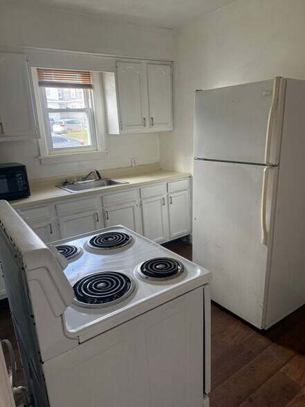 Building Photo - 324 Chandler Ave