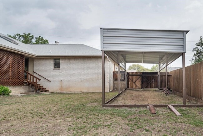 Building Photo - 108 Holly Hill Dr