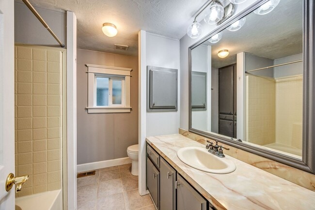 Building Photo - 4+ Bedroom Home - Surrounded by Nature, ne...