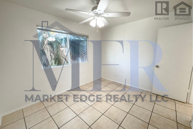 Building Photo - 2Bed/2Bath Apartment at Peoria Ave/19th Ave! Ready for Immediate Move-In! -- All Tile Flooring!