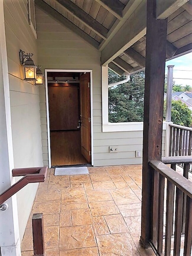 Building Photo - 579 Buchon St
