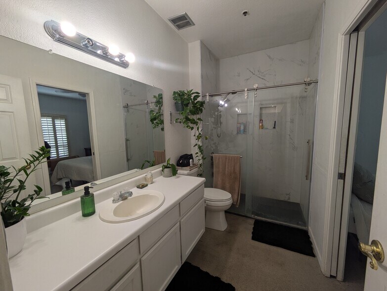 restroom - 100 E Fillmore St