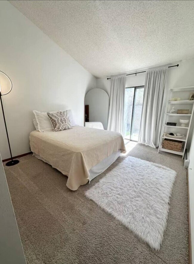 Building Photo - 385 Explorer Ct