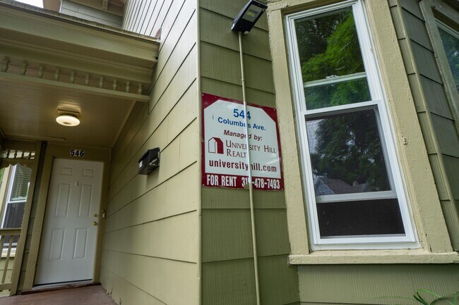 Building Photo - Available August 1, 2026 Beautiful 1st Flo...