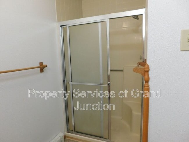 Building Photo - 13 Madeira Ct