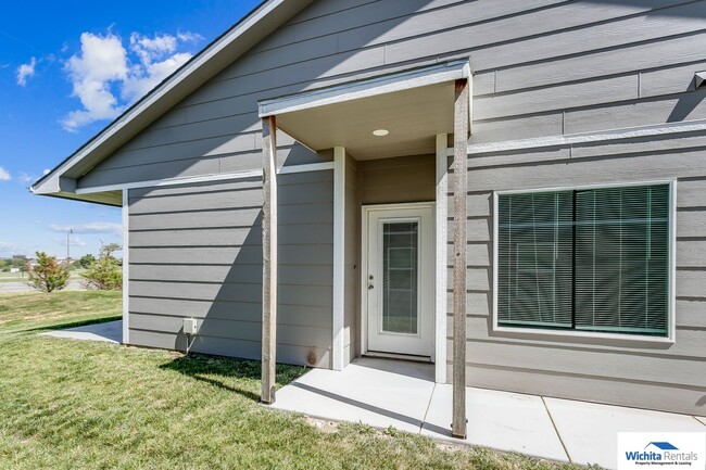 Building Photo - Newer 3 bedroom 2 bath duplex