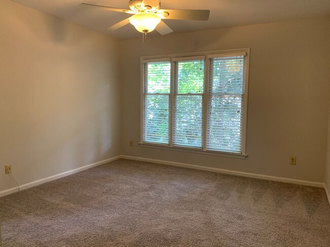 Building Photo - 2 Bed | 2 Bath Condo In Raleigh with Large...