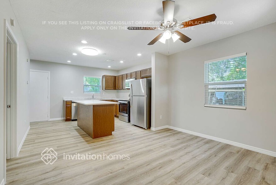 Building Photo - 3725 Pine View Cir