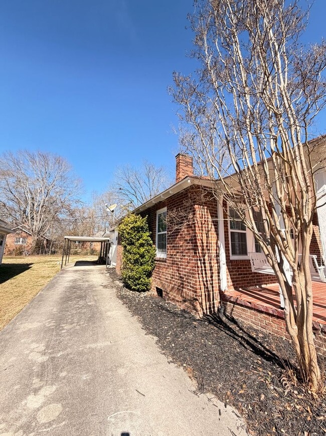 Building Photo - 3/1 House in Celanese $1,495