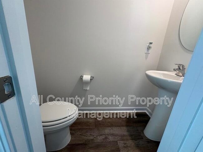 Building Photo - 3803 Falcon Ct