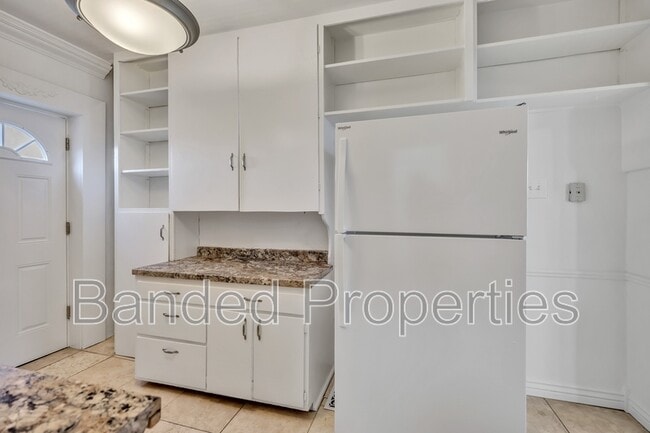 Building Photo - 741 E Center St