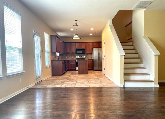 Building Photo - 20625 Farm Pond Ln