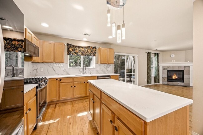 Building Photo - 3 Bedroom 2.5 bath Foxglove Meadows Home $3495.00