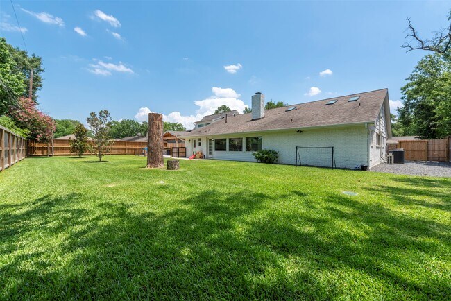 Building Photo - 2406 Blue Water Ln