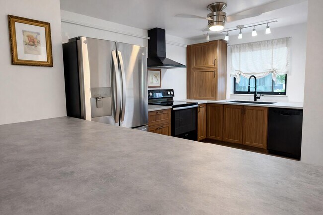 Building Photo - 2001 Woolbright Rd