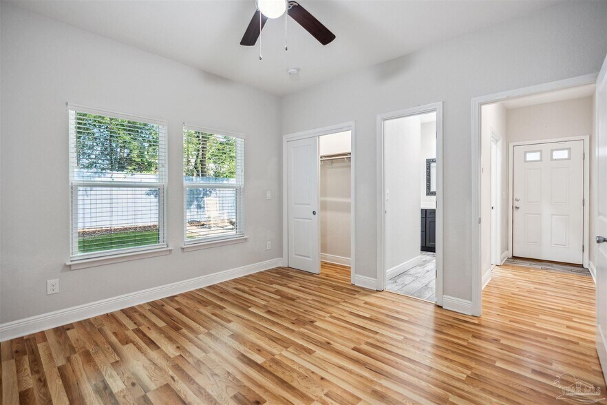 Building Photo - 912 N 8th Ave