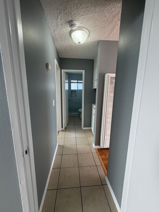 Building Photo - Picadilly Way