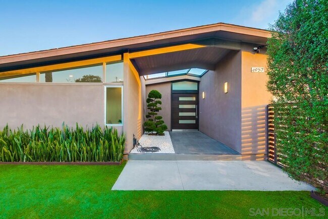 Building Photo - 4957 Pacifica Dr