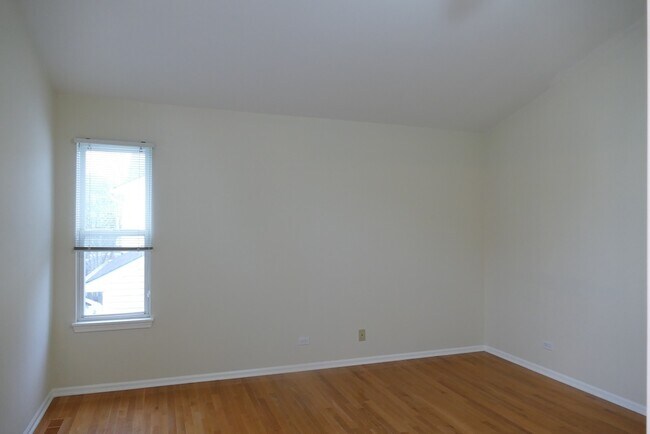 Building Photo - 2052 Spice Cir