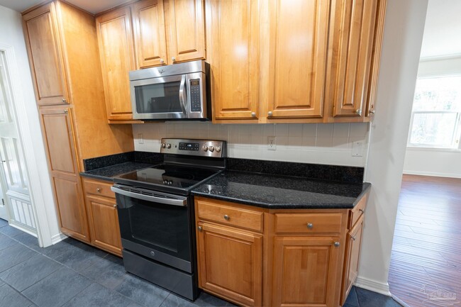 Building Photo - 802 Bayshore Dr