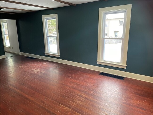 Building Photo - 7 Wells Ave