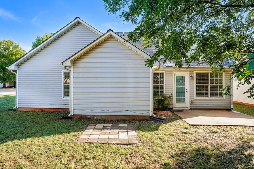 Building Photo - 1785 Neighborhood Walk
