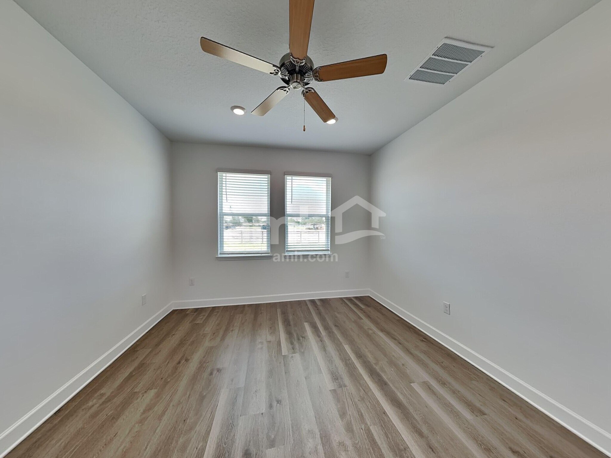 Building Photo - 3007 19th Ave W