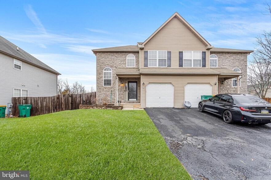 Building Photo - 767 Hunter Dr