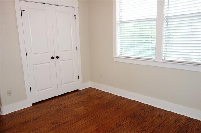 Building Photo - 8318 Bowling Green Dr