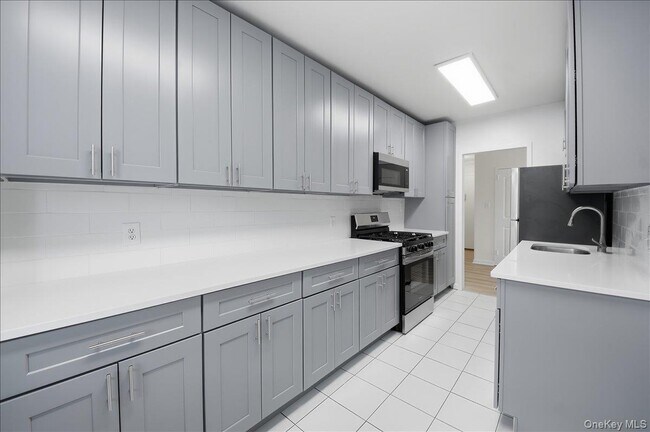 Building Photo - 30 Lake St