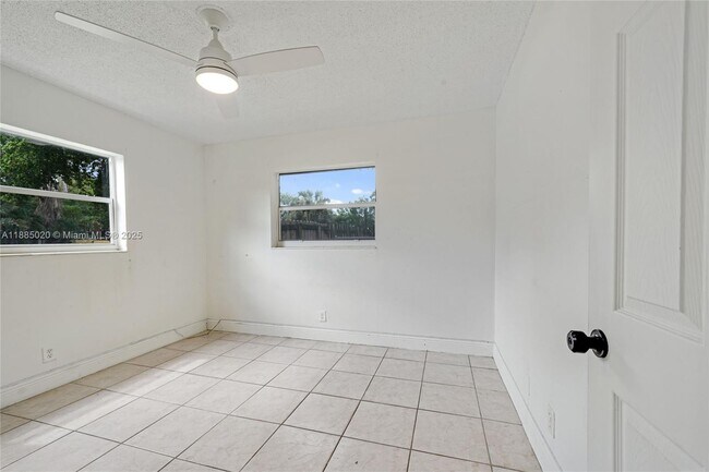 Building Photo - 849 SW 9th Ct