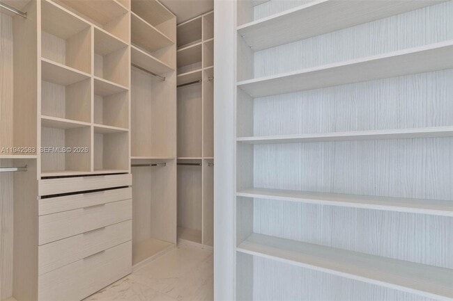 Building Photo - 17475 Collins Ave