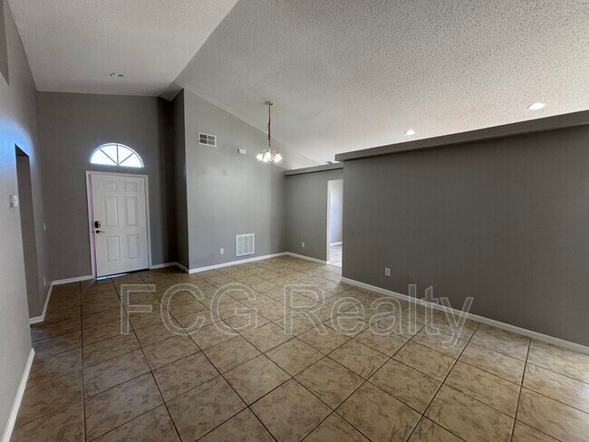 Building Photo - 715 Piermont Dr