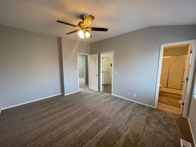 Building Photo - Home In Papillion For Rent!